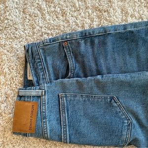 Aritzia Arlo highrise straight jeans 28